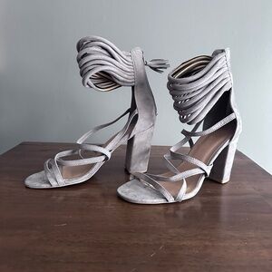 Charlotte Russe Strappy 3” Block Heel Sandal Size 8 Open Toe Cream-Tan Shoes